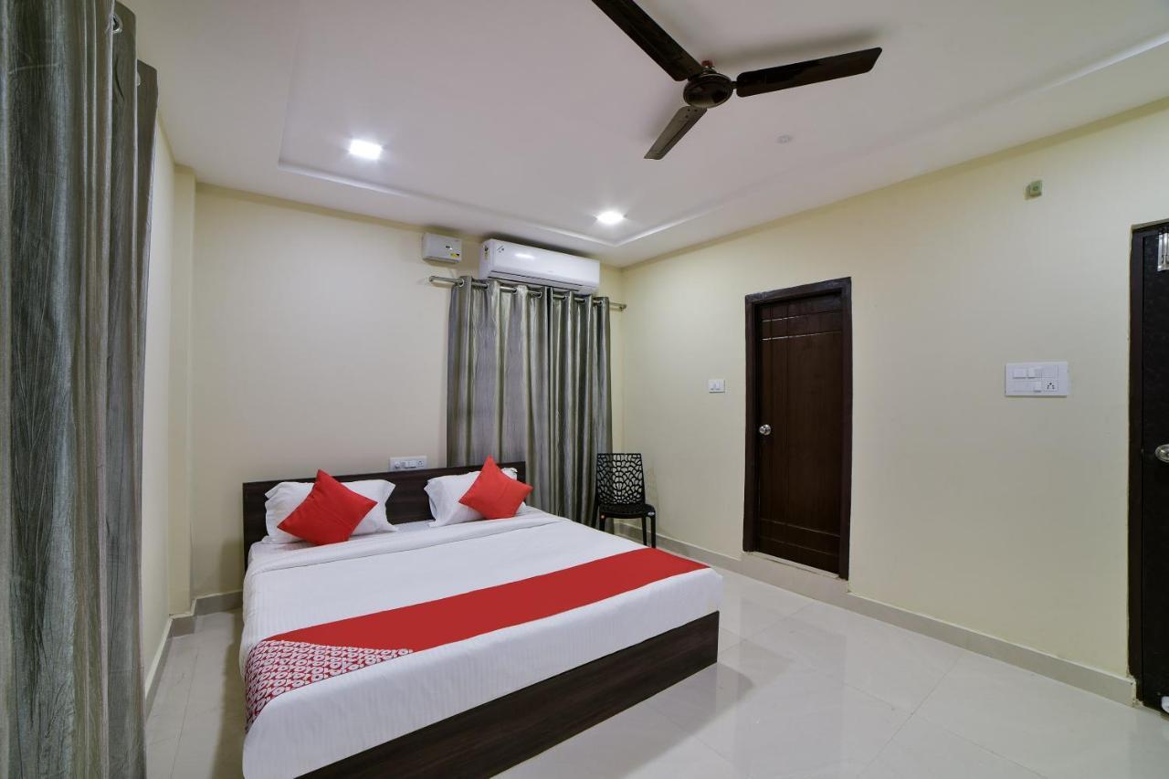 Oyo 16606 Iconic Living Hotel Hyderabad Bagian luar foto