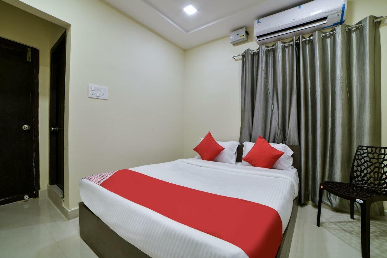Oyo 16606 Iconic Living Hotel Hyderabad Bagian luar foto